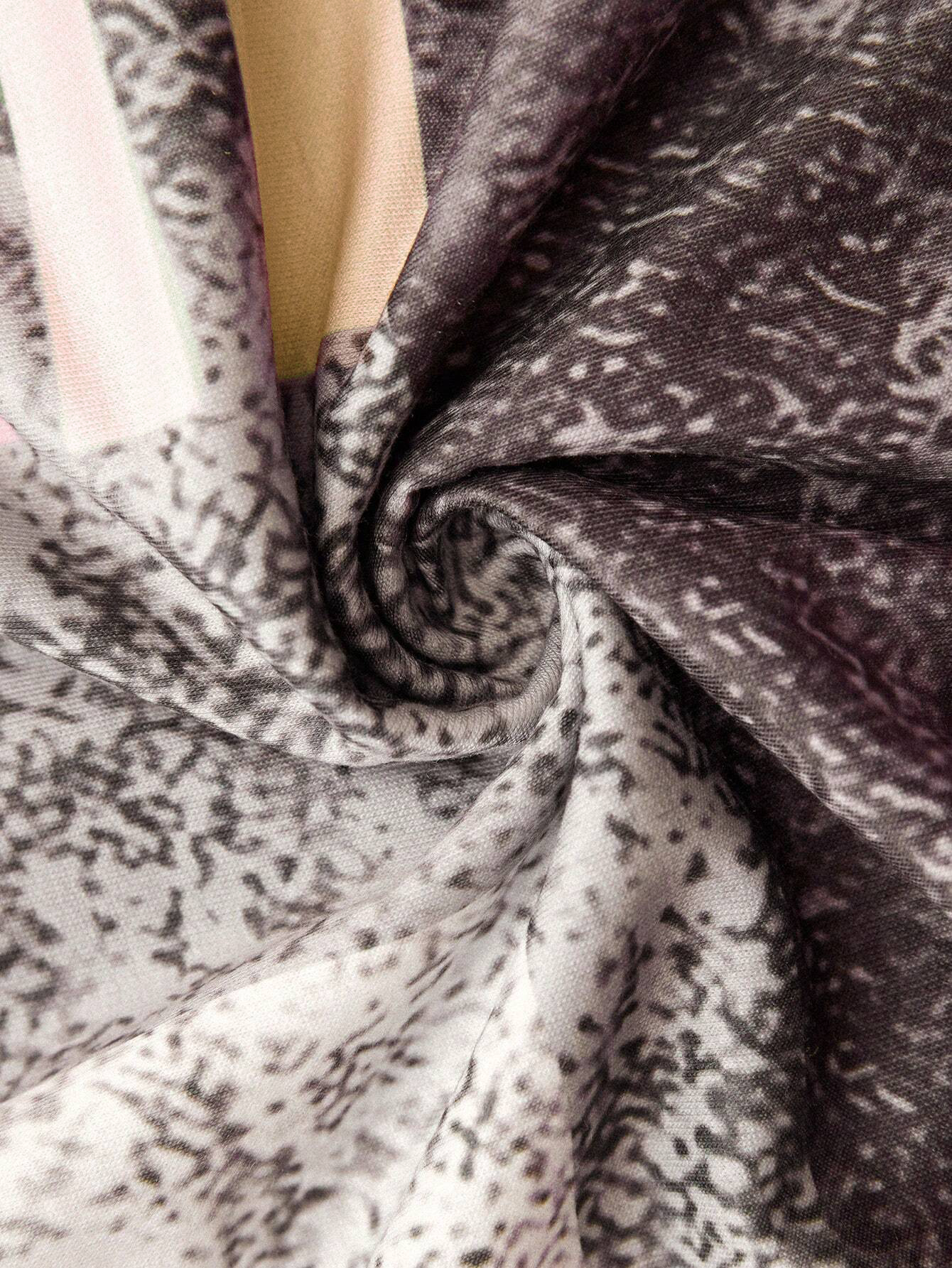 Marisa | Svetre s grafickým potlačou a zipsom